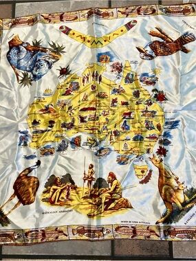 Vintage Australia Map Design Wildlife Scarf